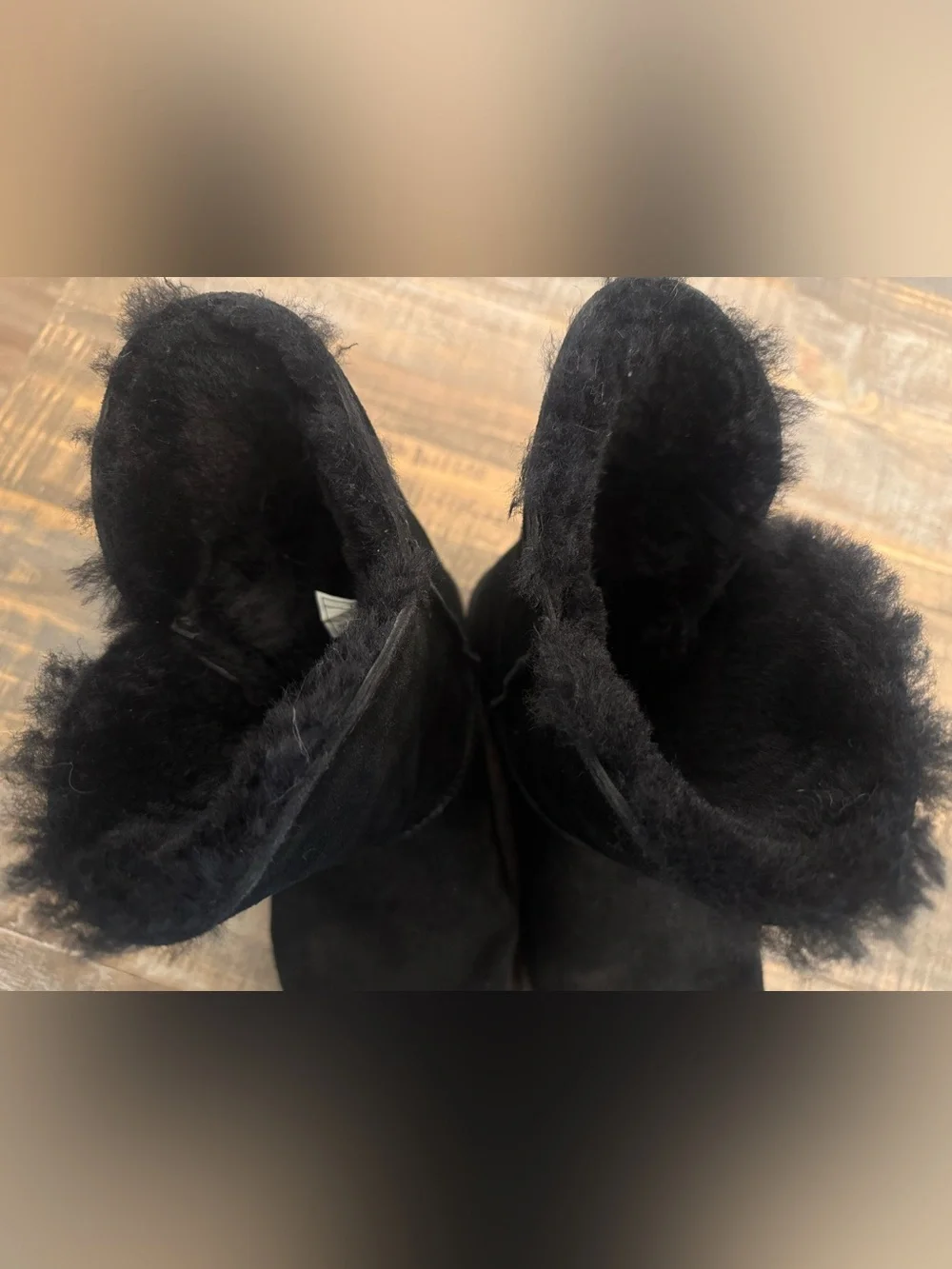 UGG constantine black