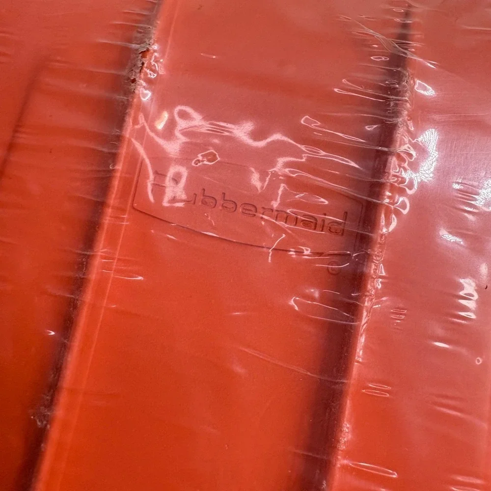 Rubbermaid brighten your