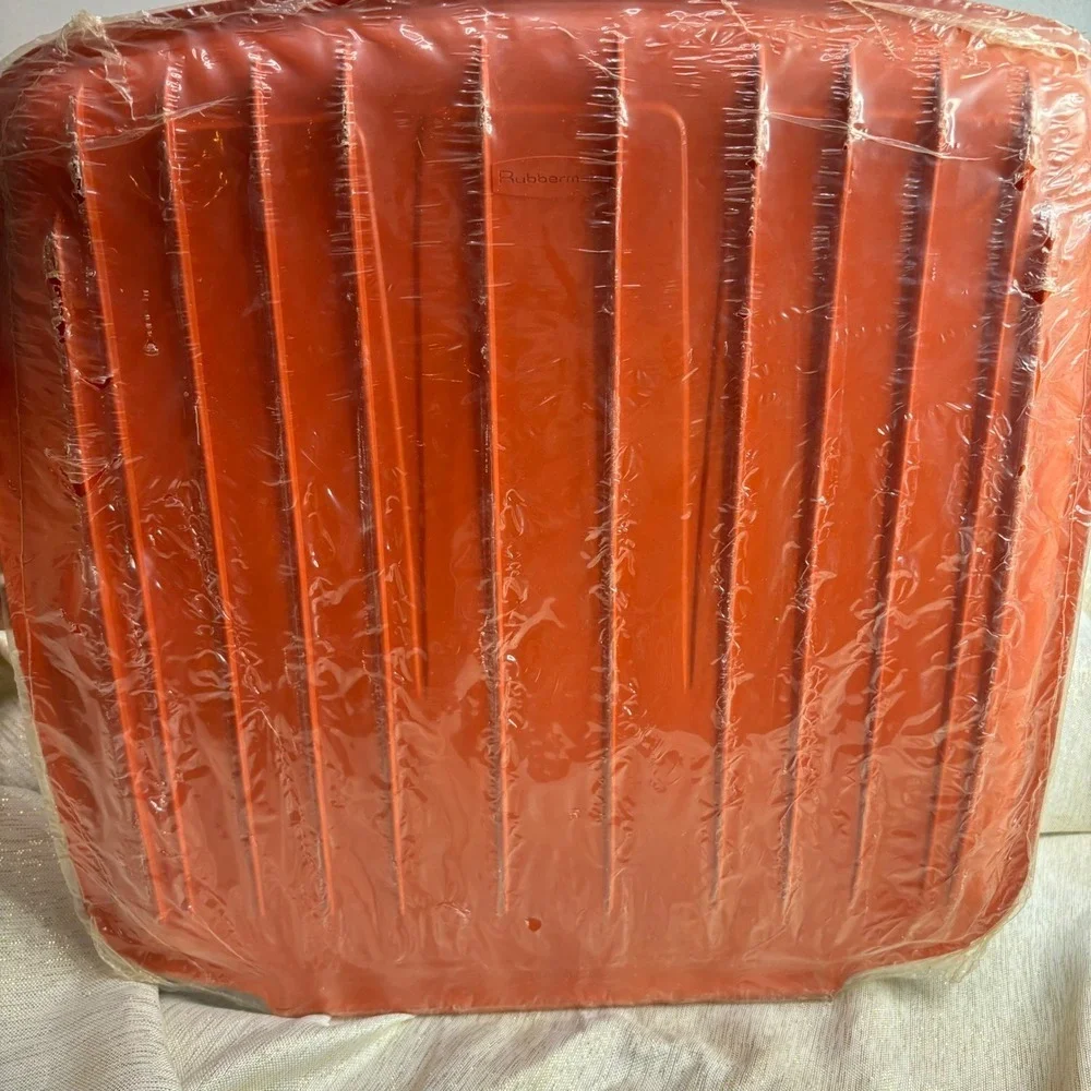Rubbermaid brighten your