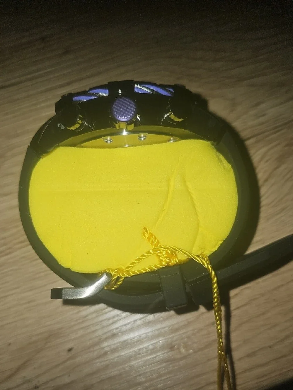 Invicta bright yellow
