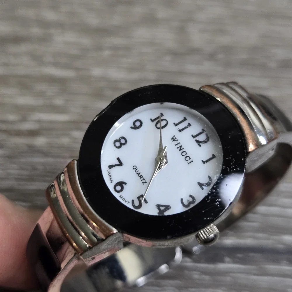 WINCCI Women's Bangle Quartz Watch Japan Movement Silver Tone Black Bezel