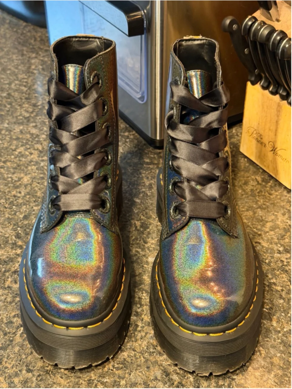 Dr. Martens preowned tabs