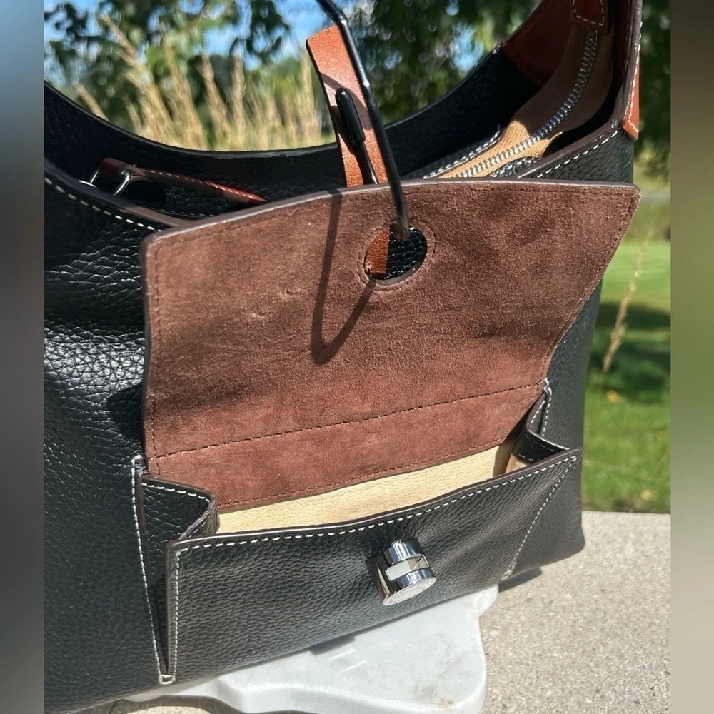Dooney & Bourke this fashionable