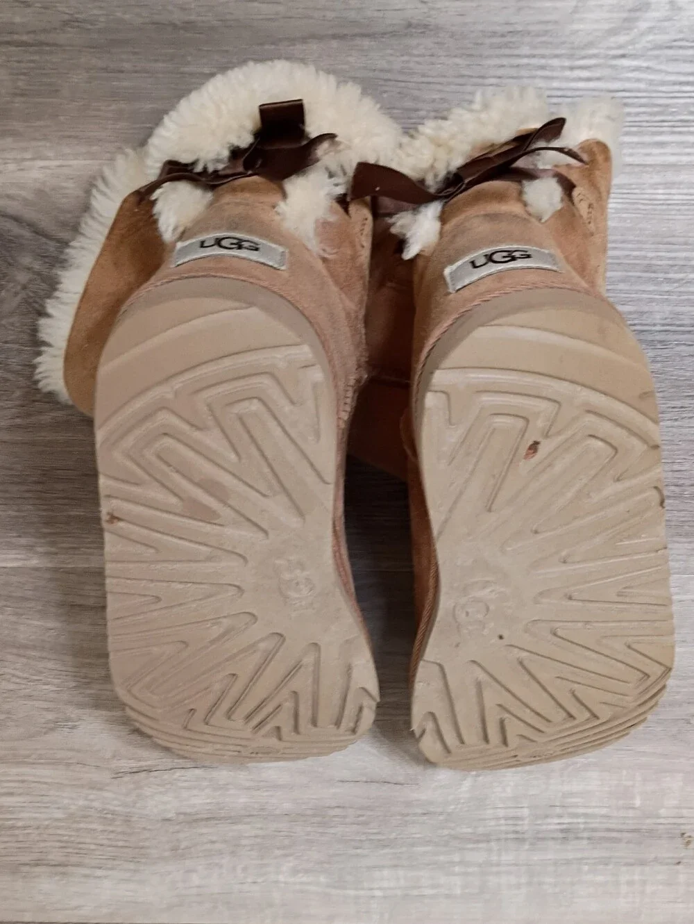 UGG excellent pre