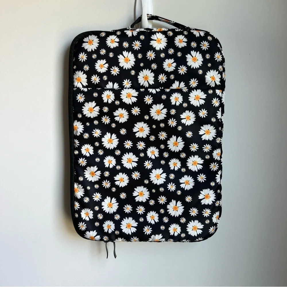Floral Laptop Sleeve with Daisy Pattern