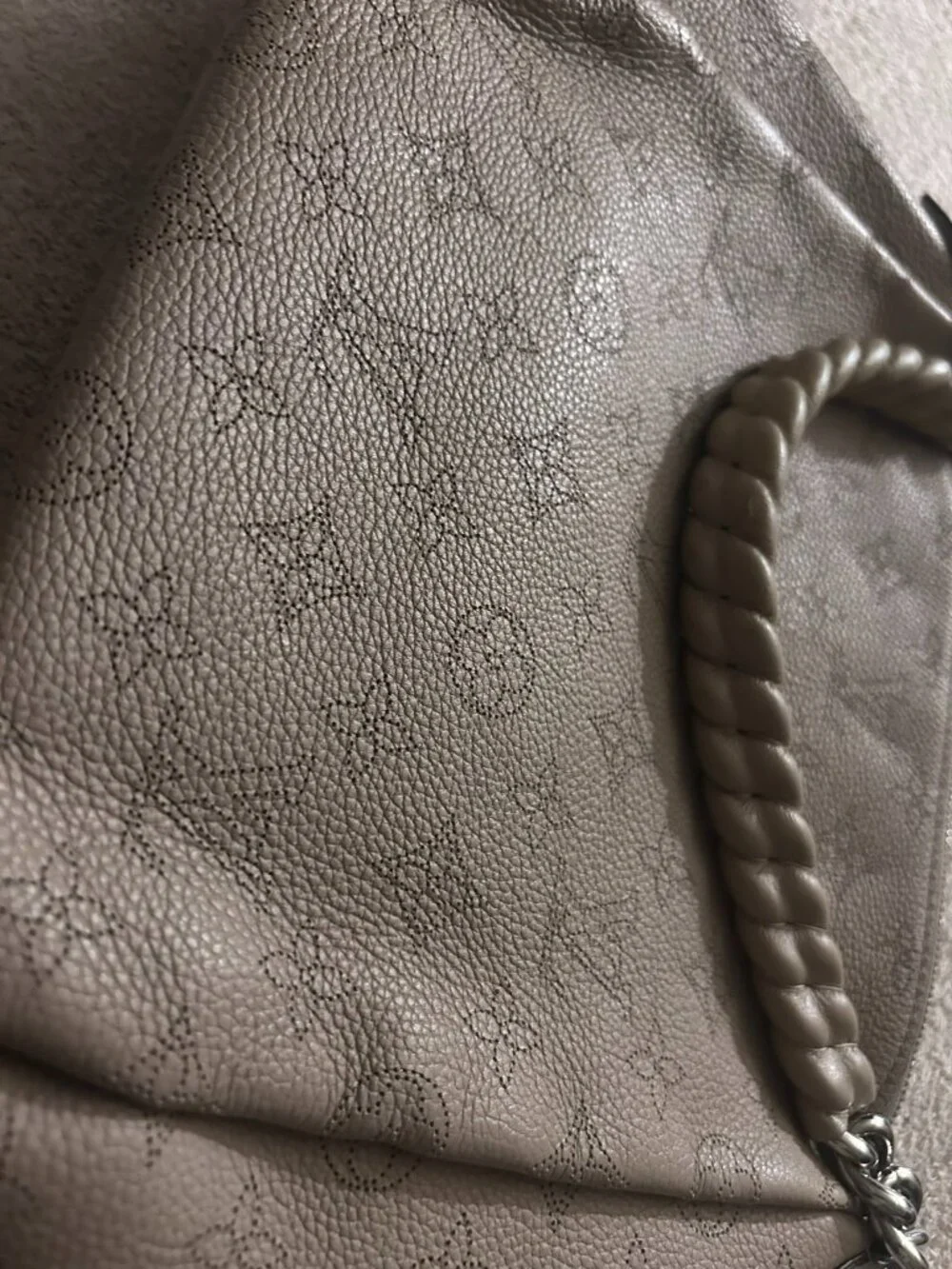 AUTHENTIC Louis Vuitton Mahina Babylone Chain BB Galet