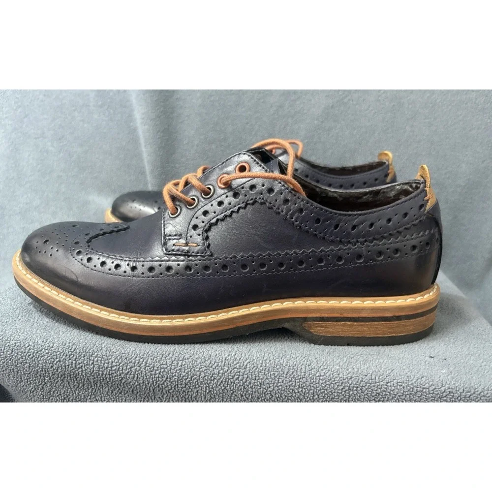 Clarks traditional wingtip