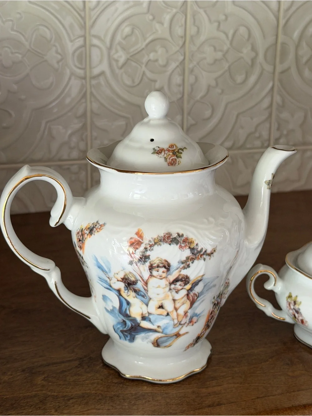N/A elegant porcelain