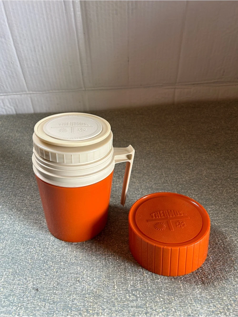 Thermos vintage bright