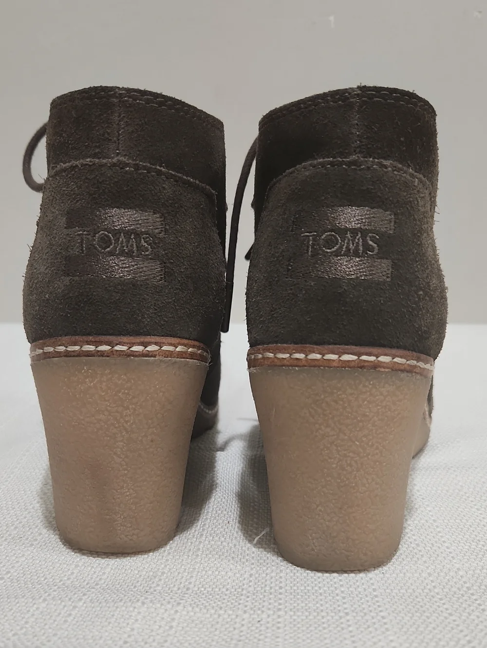 Toms lace up