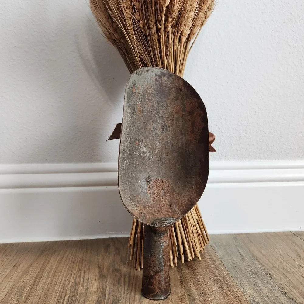 VTG Rusty‎ Crusty Metal Galvanized Grain Seed Feed LARGE SCOOP Farmhouse Decor