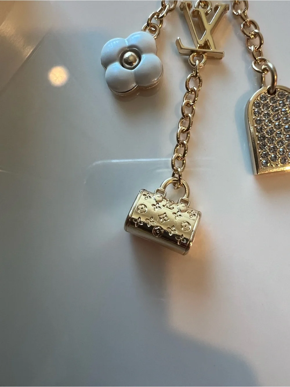 N/A elegant gold