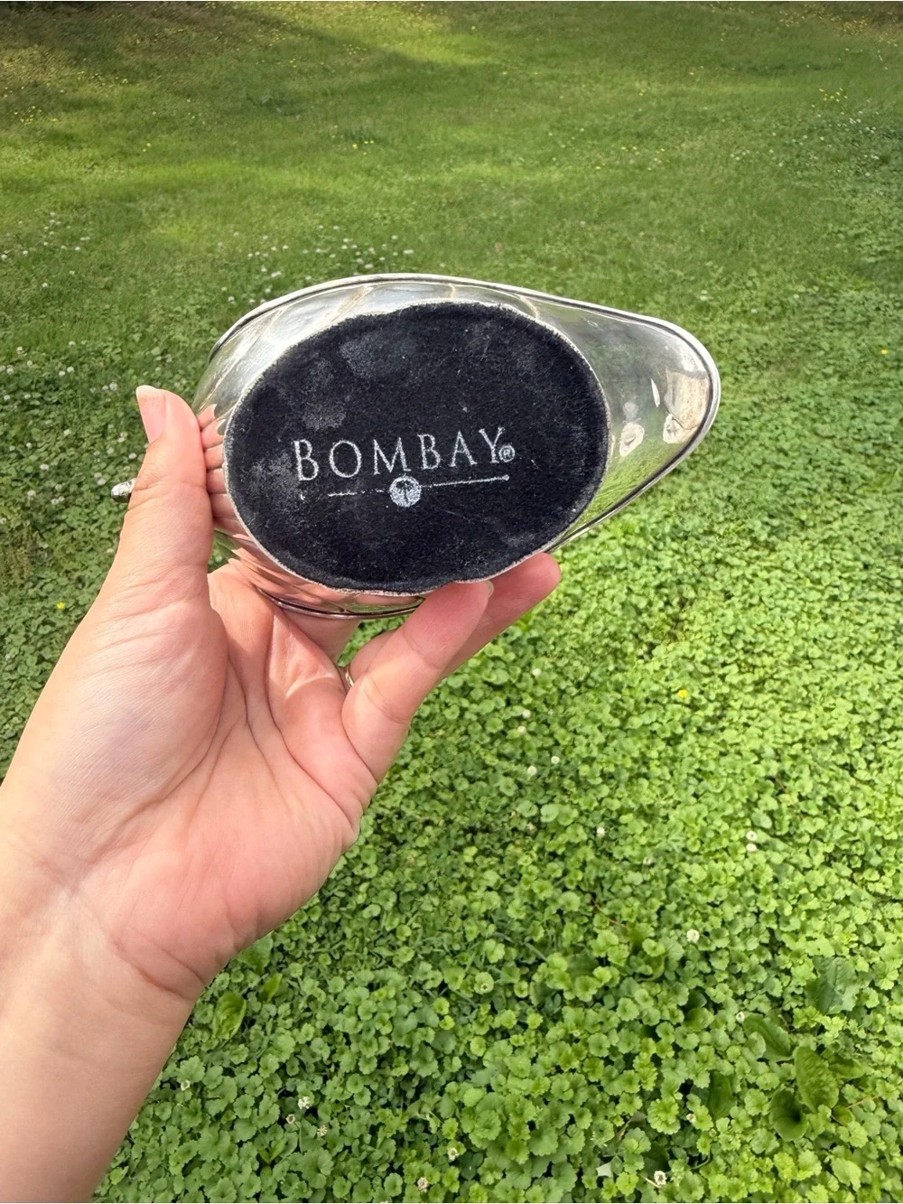 Bombay pedestal base