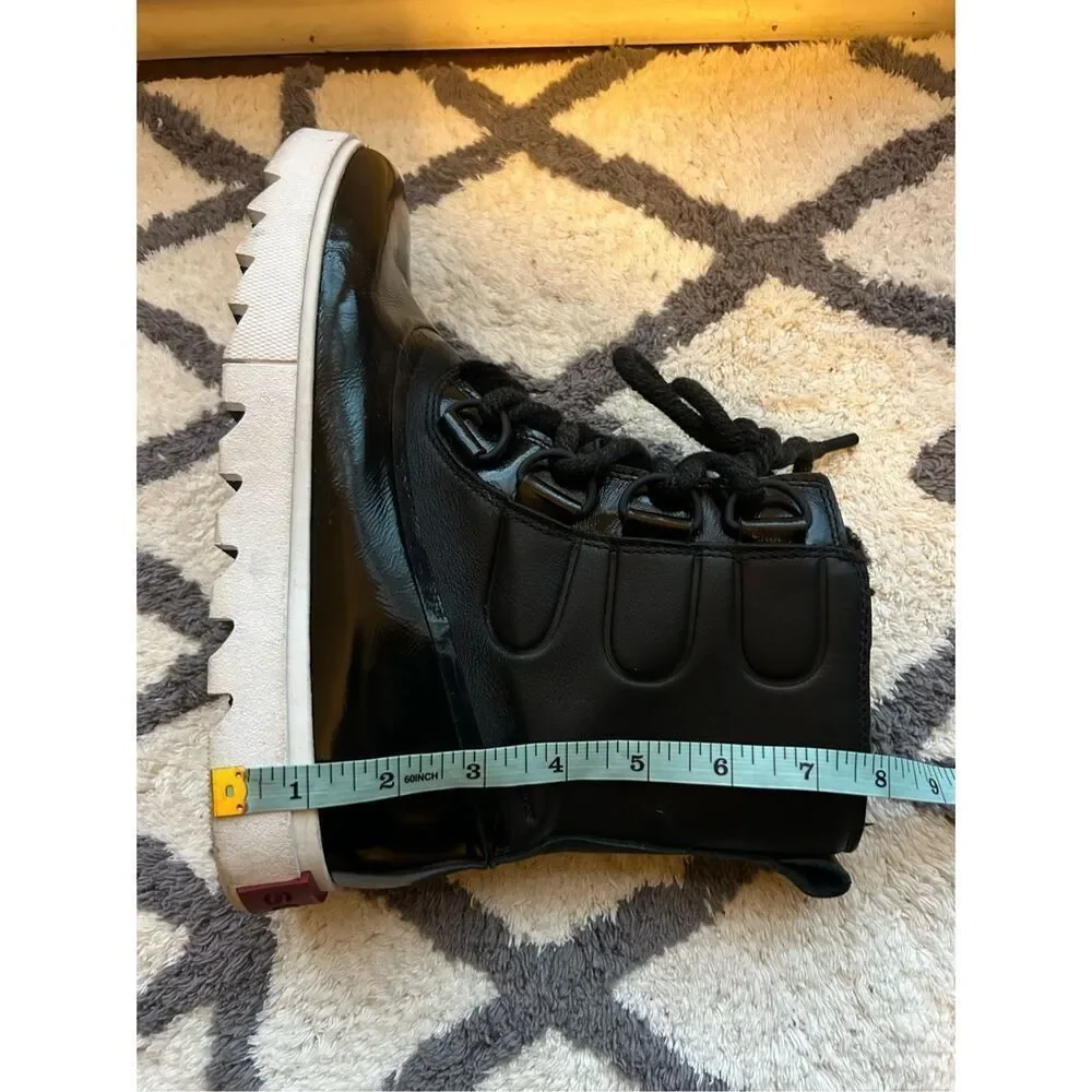 Sorel soft inside