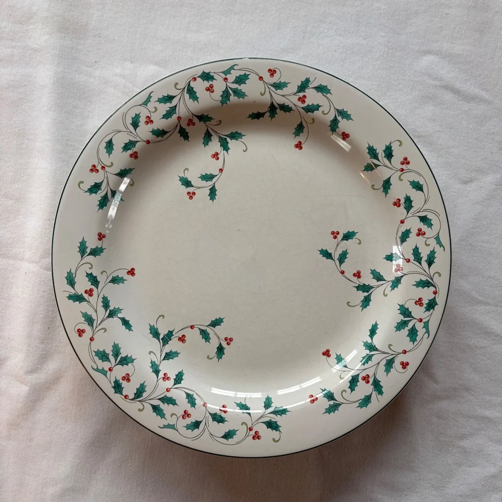 Ming Pao Holly Lace Christmas Dinner Plates Set of 4 Holly‎ Berry China 10.5 in