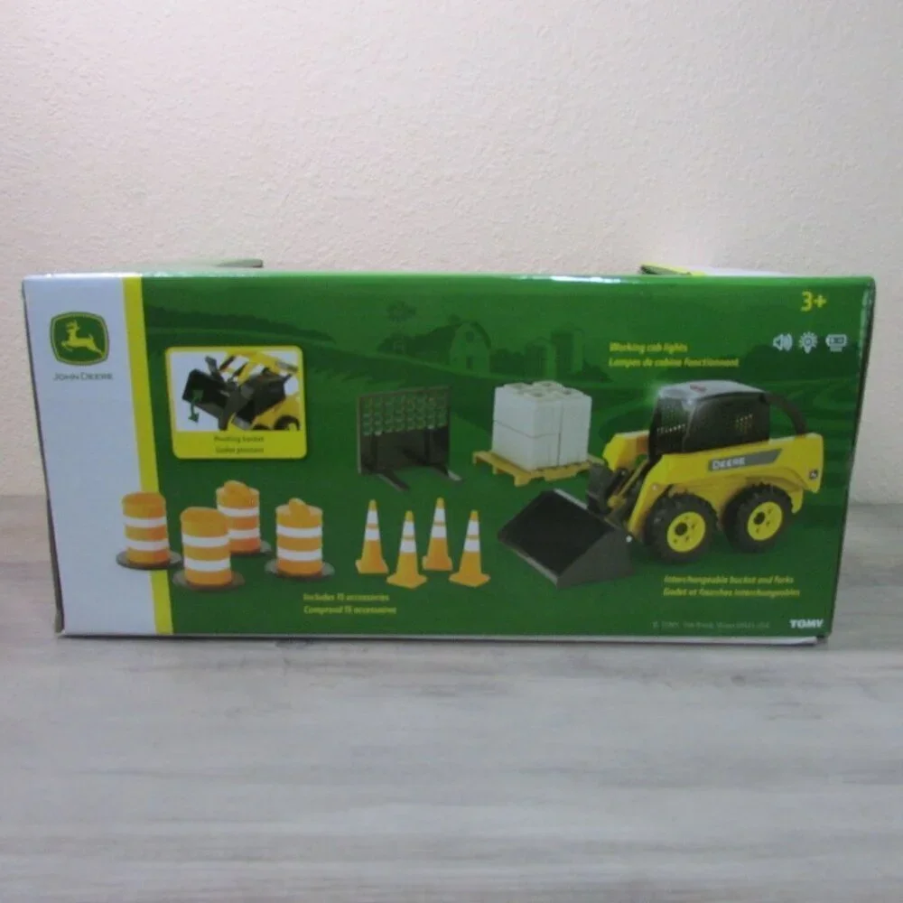 John Deere TOMY Big Farm Skid Steer Set Barrels Cones 1/16 LP77344