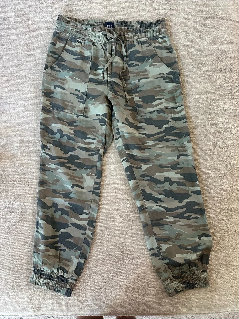 GAP Women’s Green Camo Jogger Pants, Trendy, Athleisure Wear, Comfortable