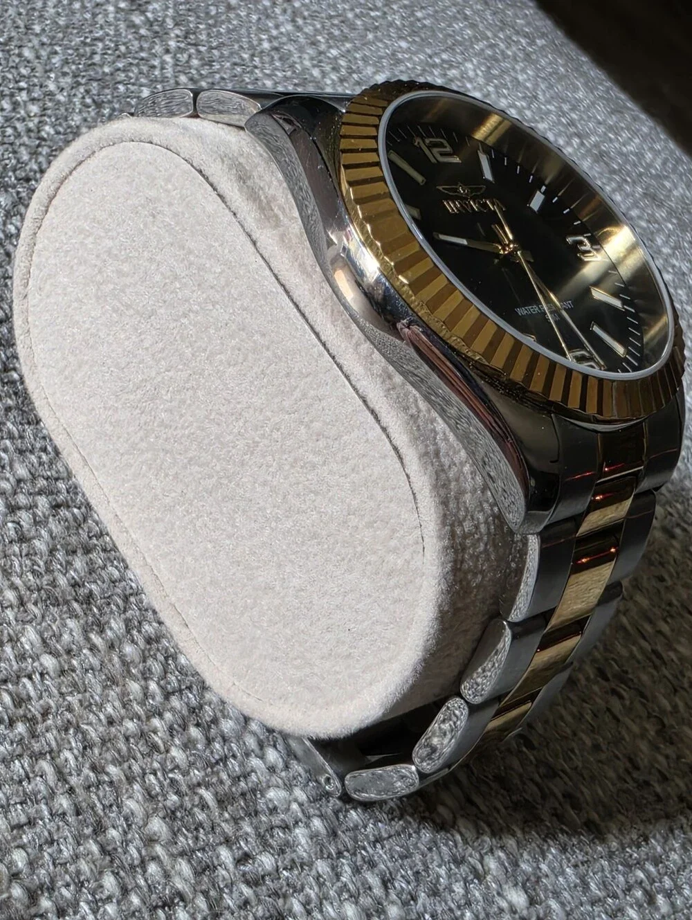 Invicta men wristwatch