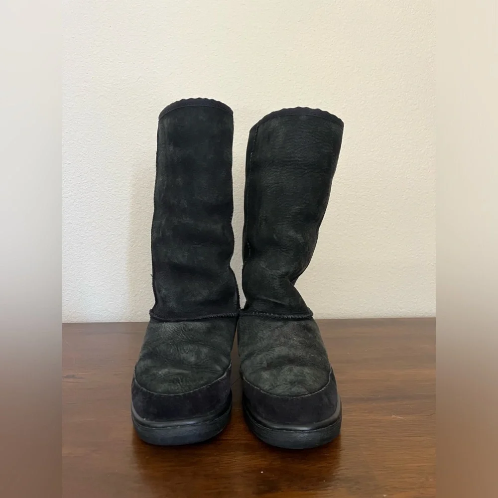 UGG back embroidery