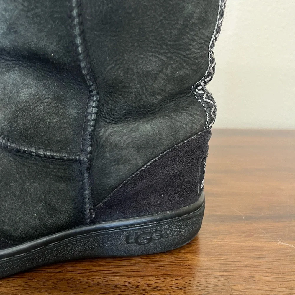 UGG back embroidery