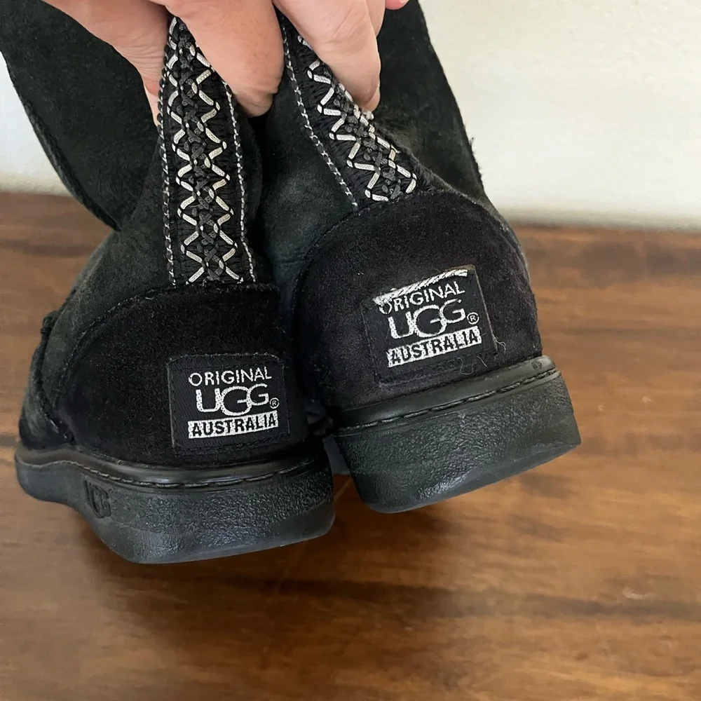 UGG back embroidery