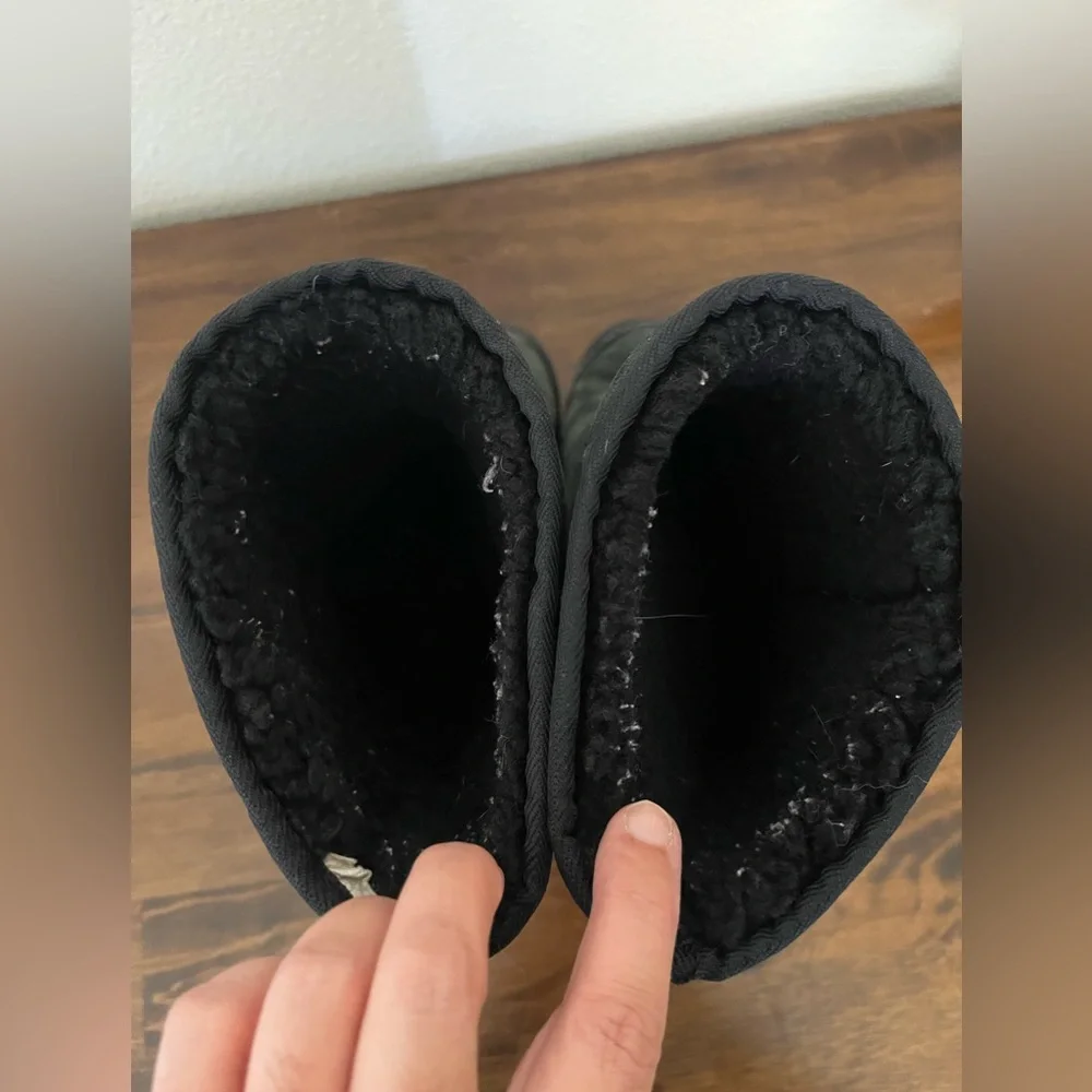 UGG back embroidery