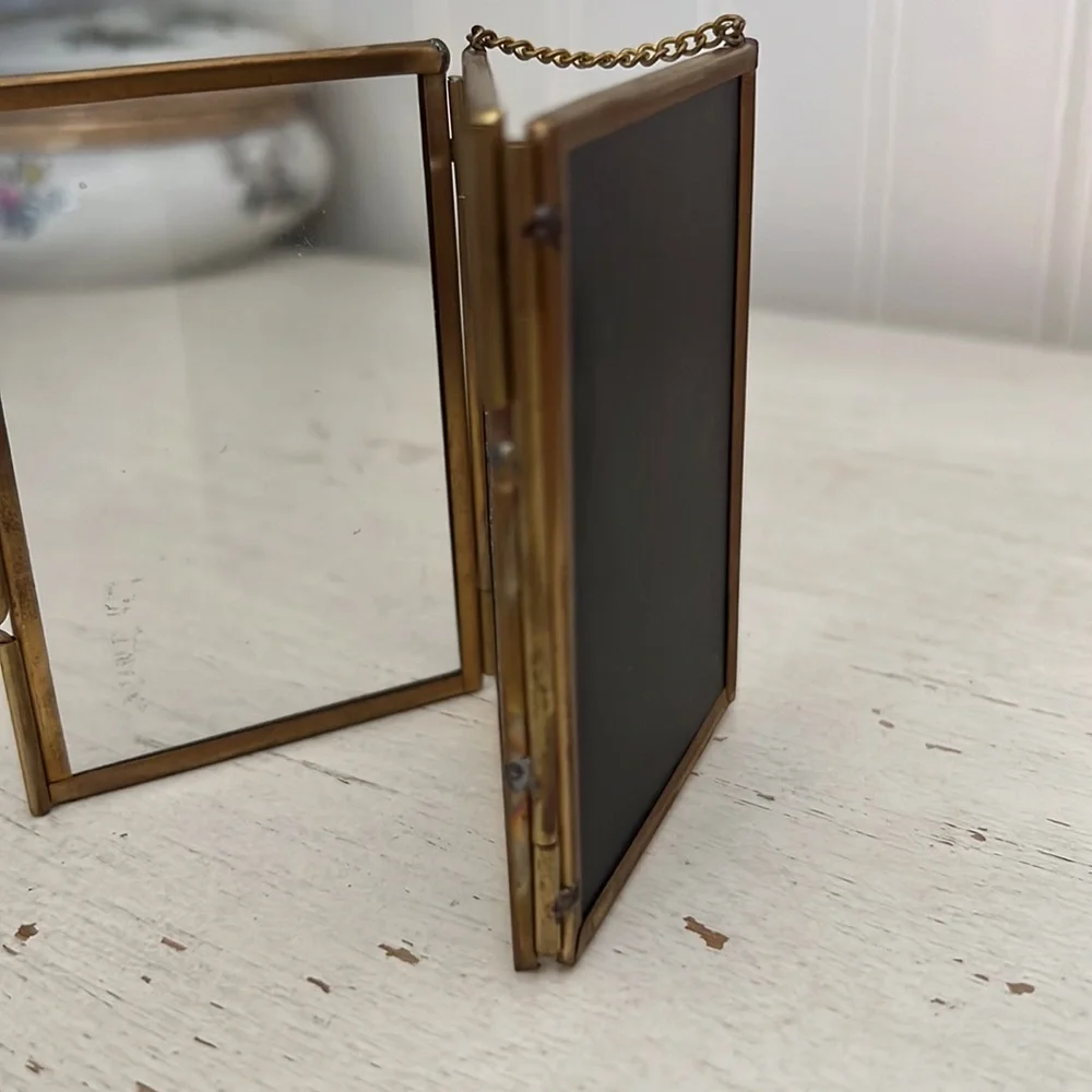 Vintage Isaac Jacobs 2” x 3” folding & locking brass picture frame glass