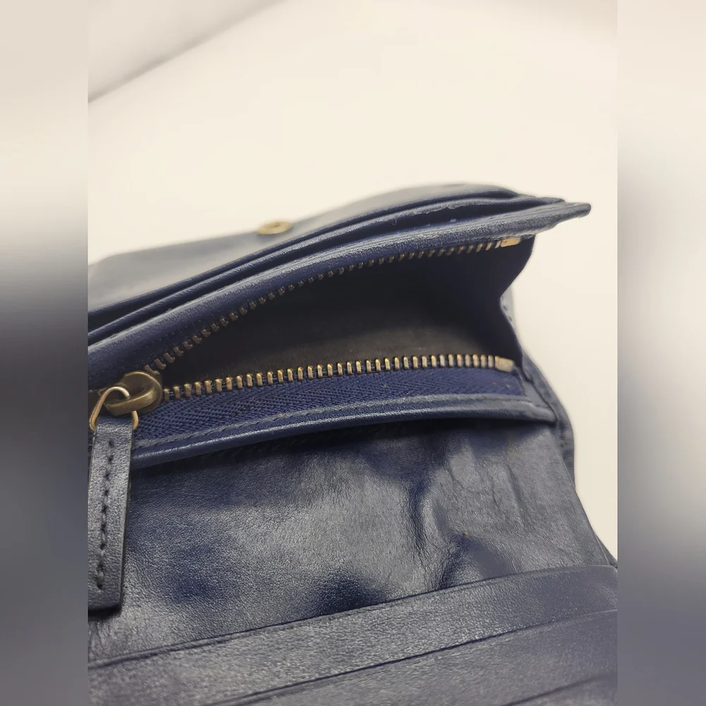 Gucci this wallet