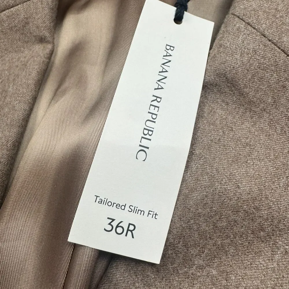 Banana Republic see photos