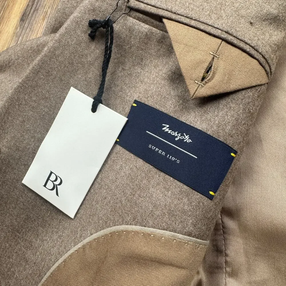 Banana Republic see photos