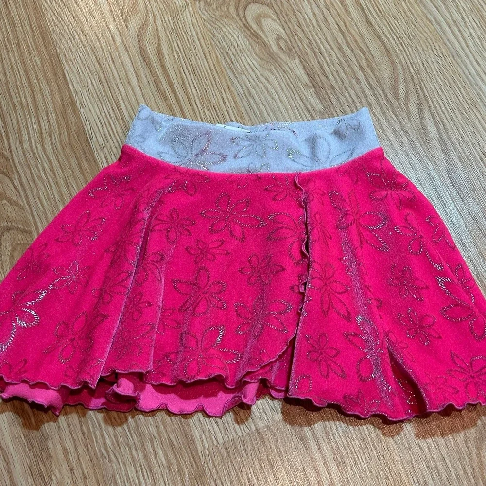 Motionwear bright pink and silver dance velvet skirt child small 4-6‎