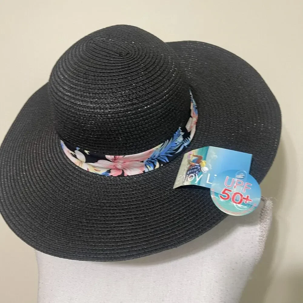 HaT woman black