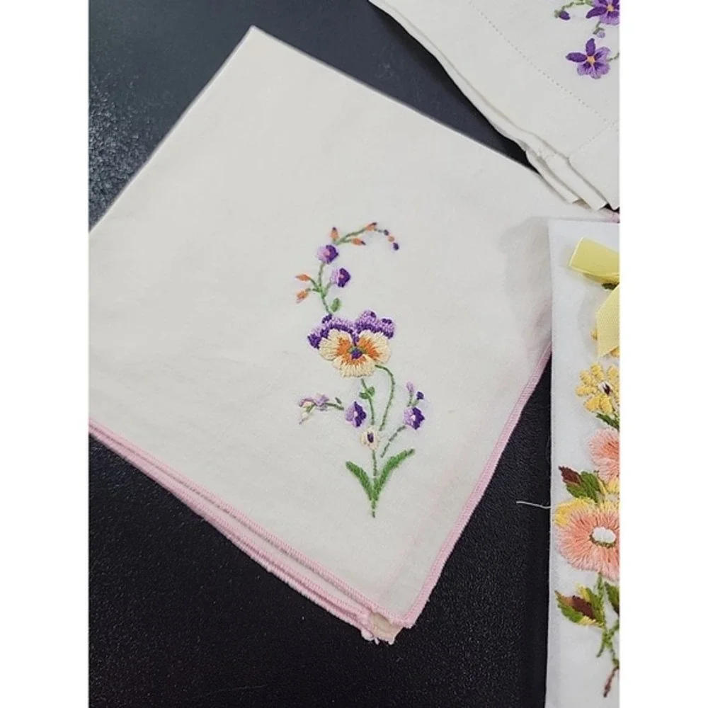 vtg Embroidered‎ floral handkerchiefs lot 4 Hankies