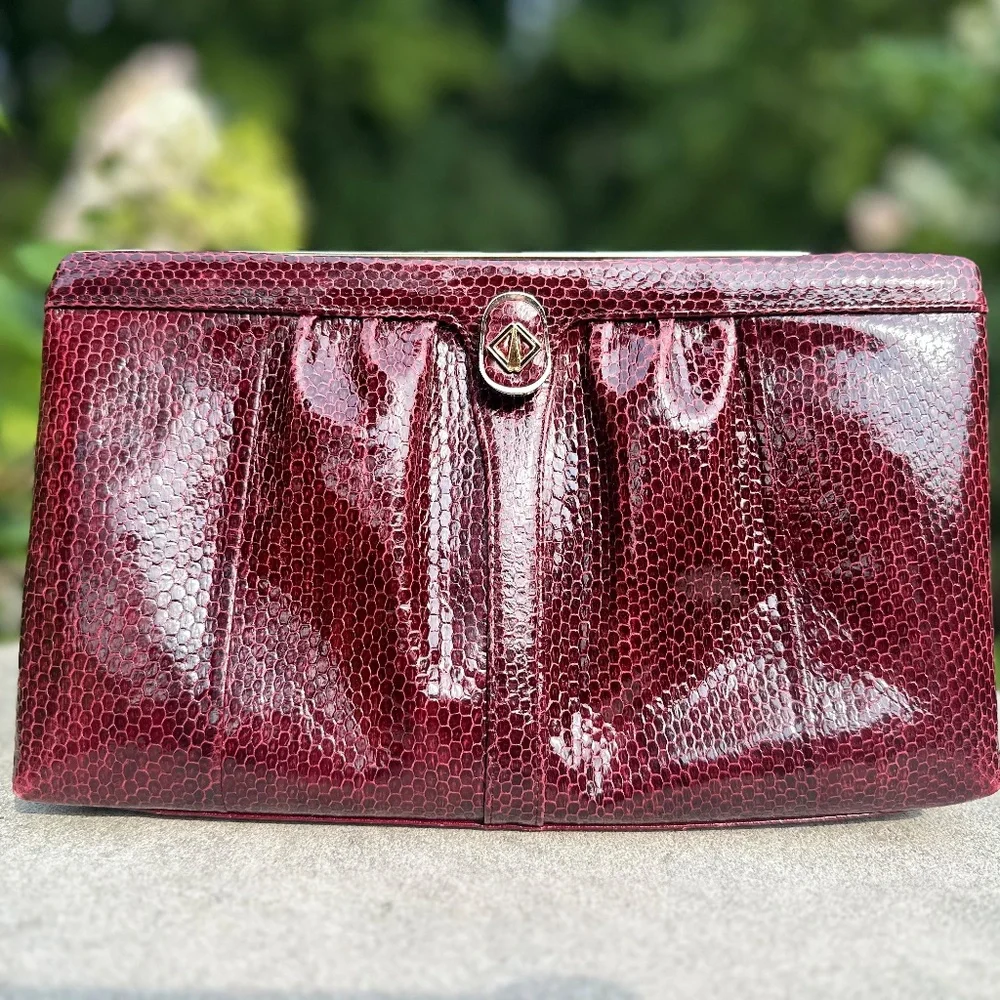 Koret crimson or