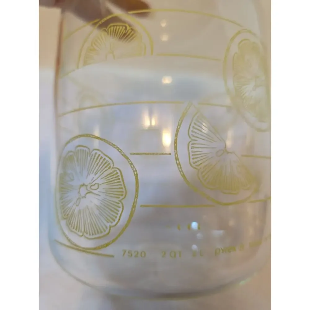 Pyrex comes matching