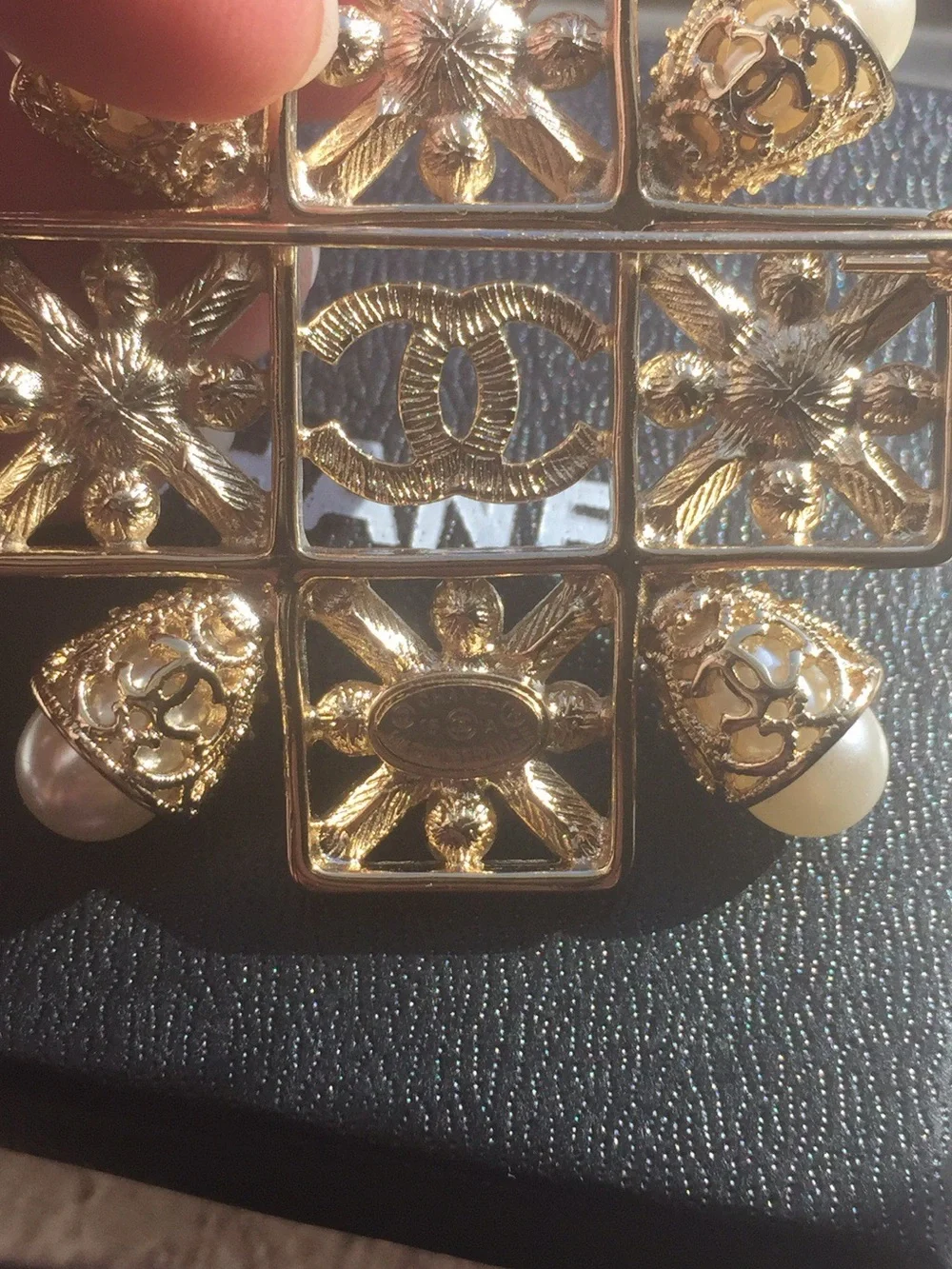 CHANEL brooch gold