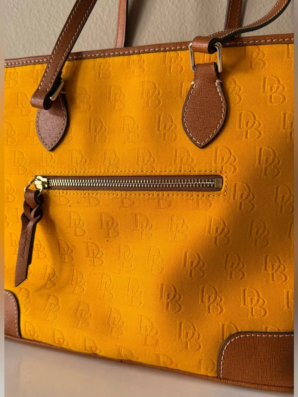 Dooney & Bourke structured dooney