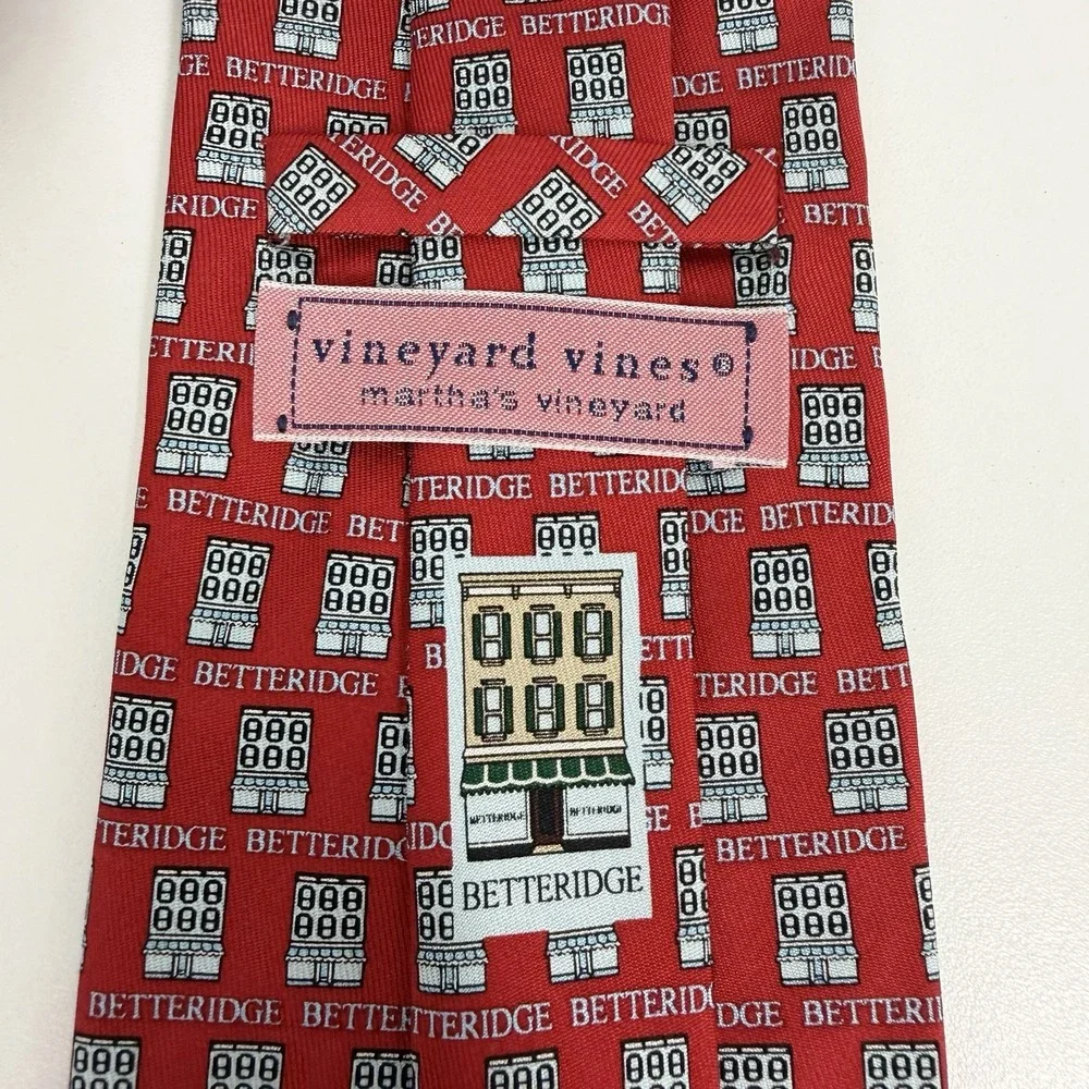 Vineyard Vines Men's Tie Betteridge Red 100% Satin Silk USA 3.5