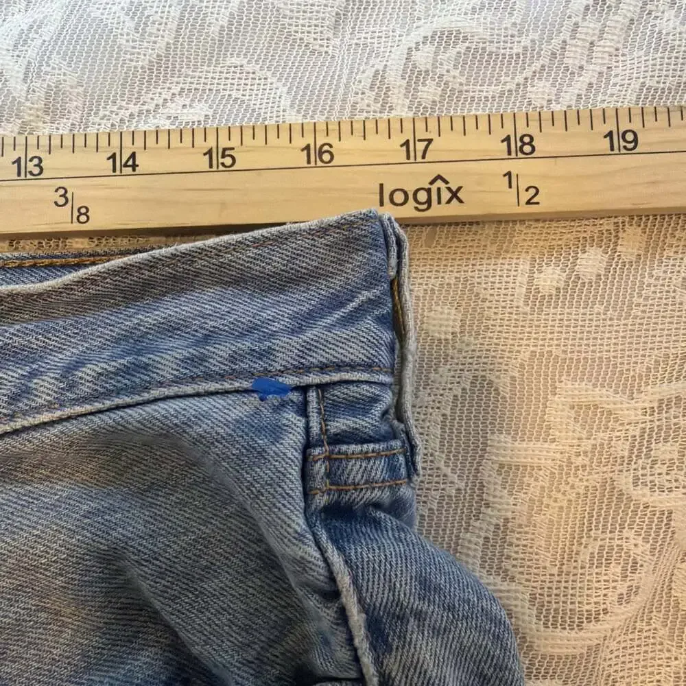 Levis mon fri