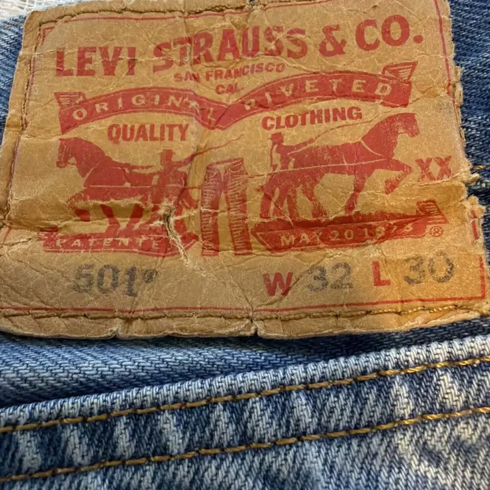 Levis mon fri
