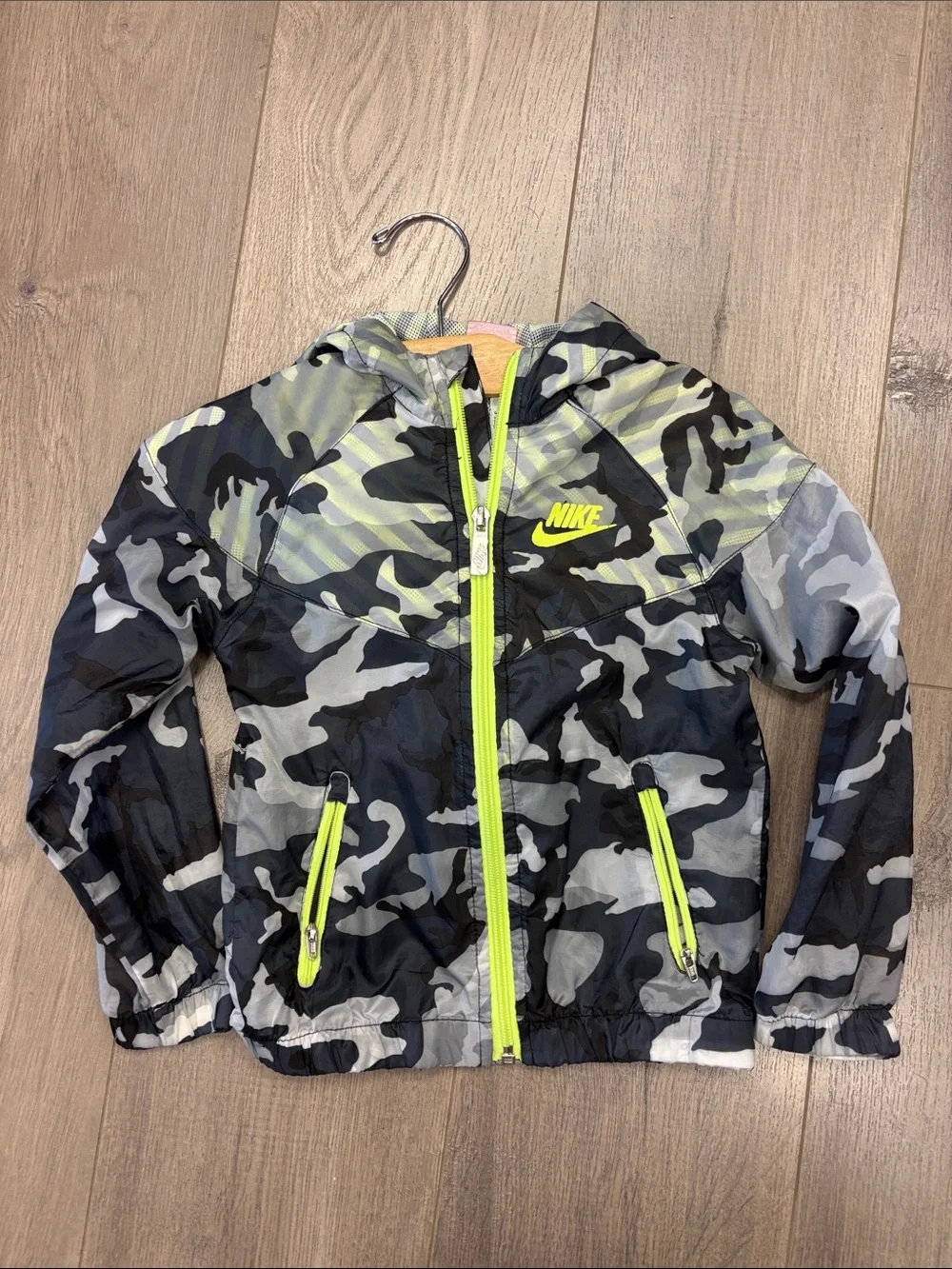 Nike boys Camo Windbreaker light rain jacket