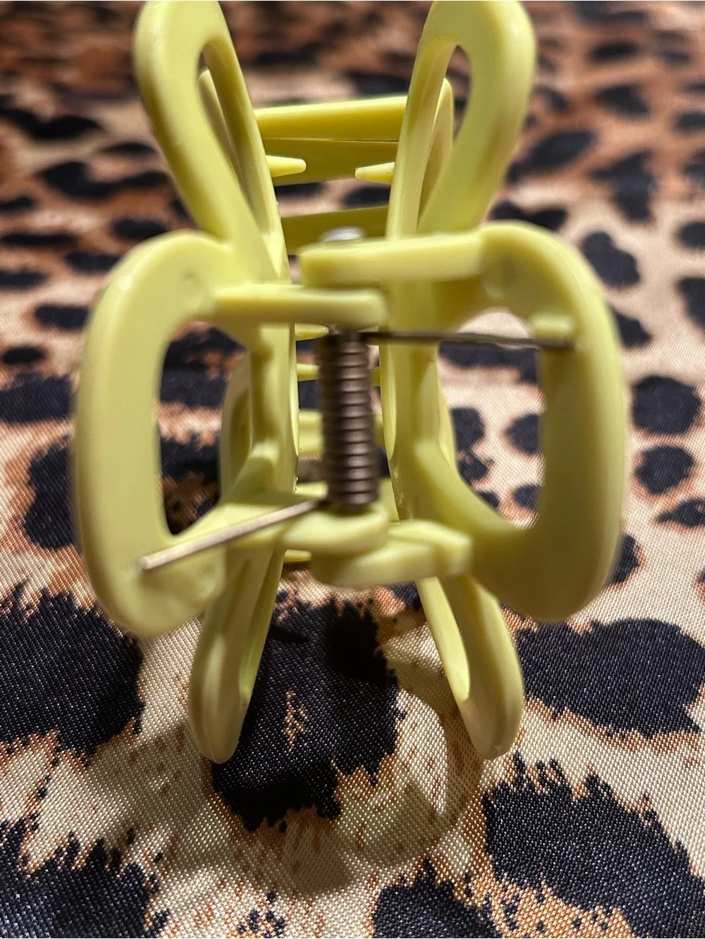 H&M Yellow Flower Shaped Claw Hair Clip