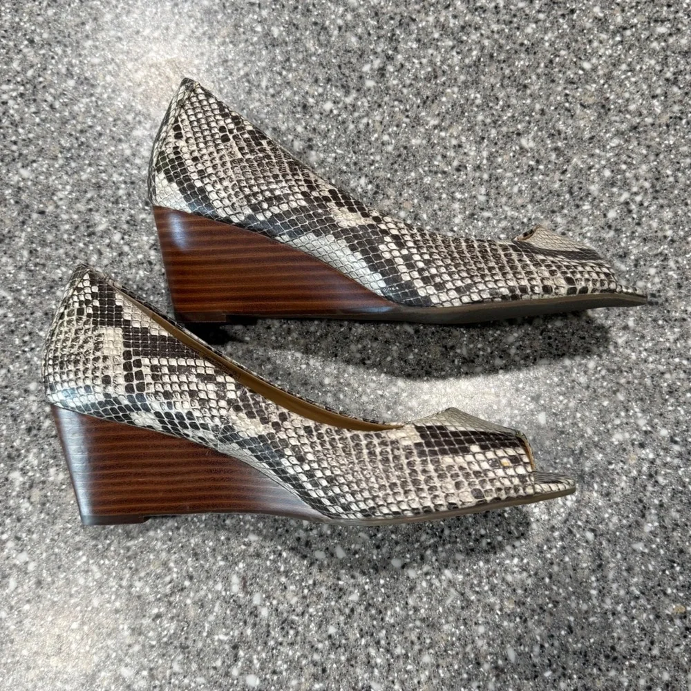 Vionic peep toe