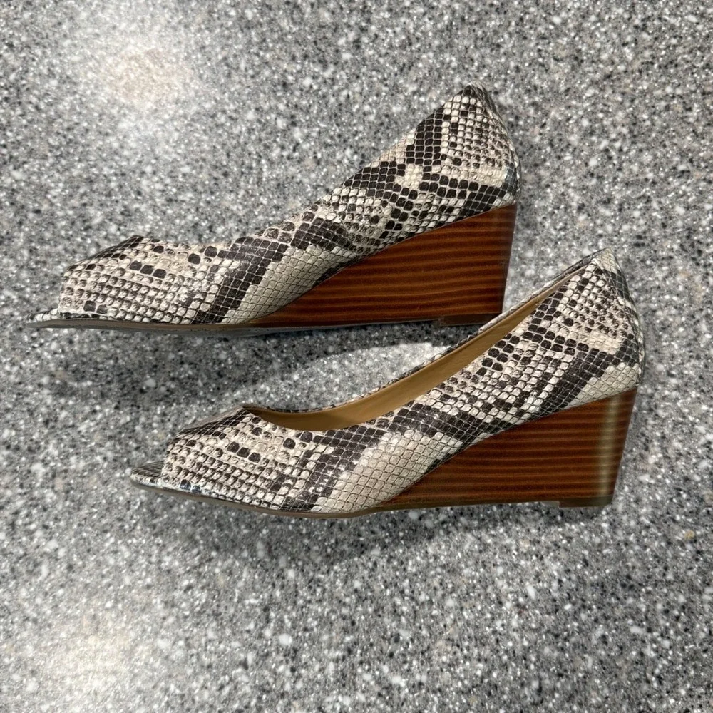 Vionic peep toe
