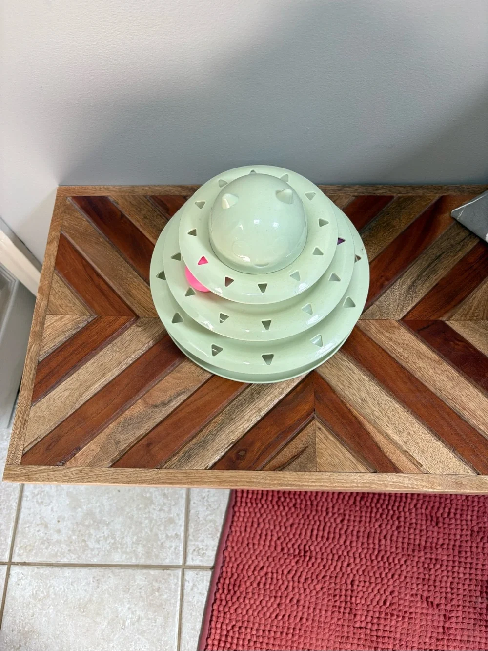 Ball spinner interactive cat