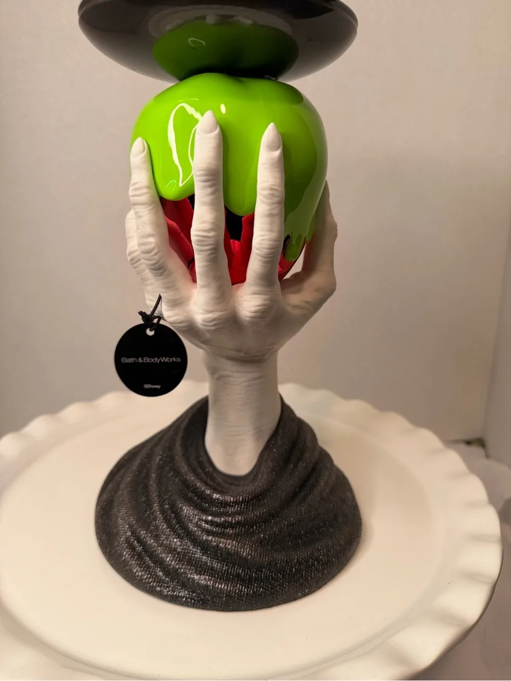 Bath & Body Works bold skull