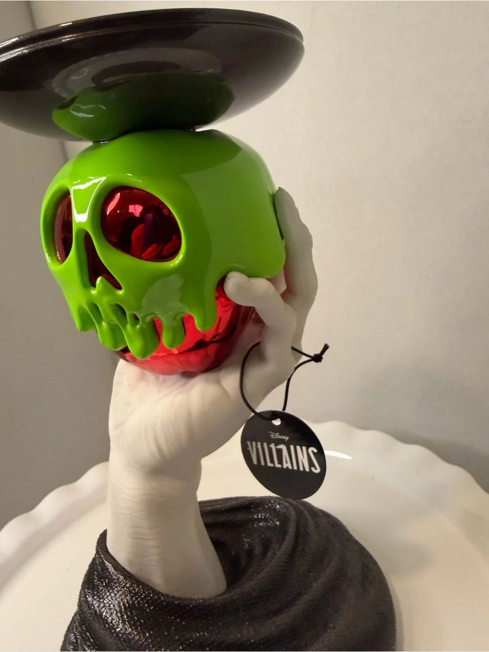 Bath & Body Works bold skull