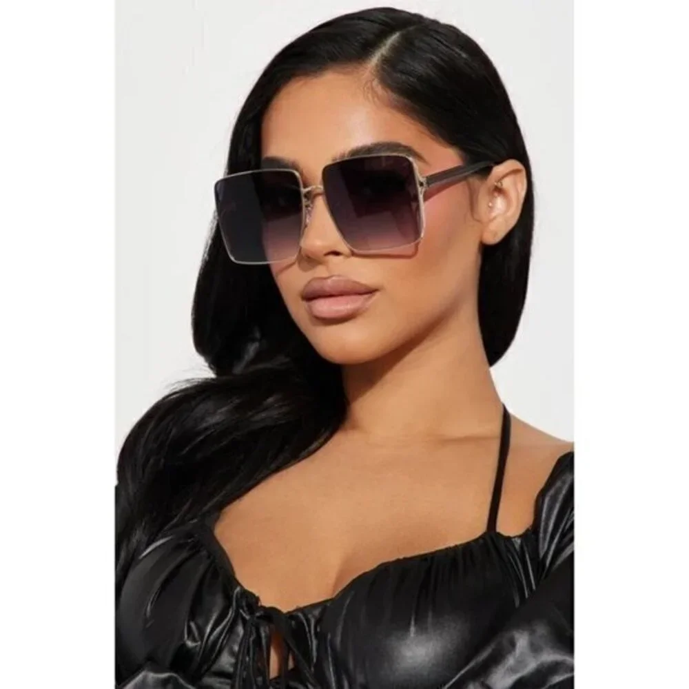 Your Next Babe Square Frame‎ Oversized Sunglasses Black
