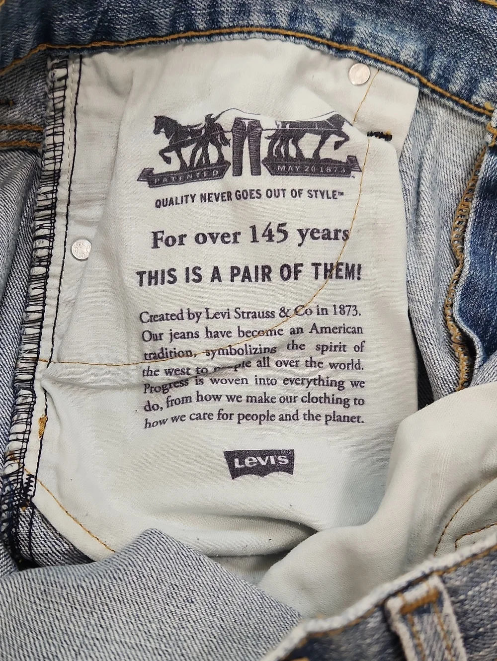 Levis medium wash
