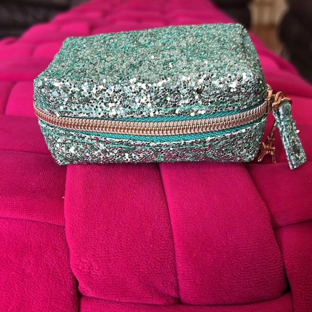 Too Faced reposhing this